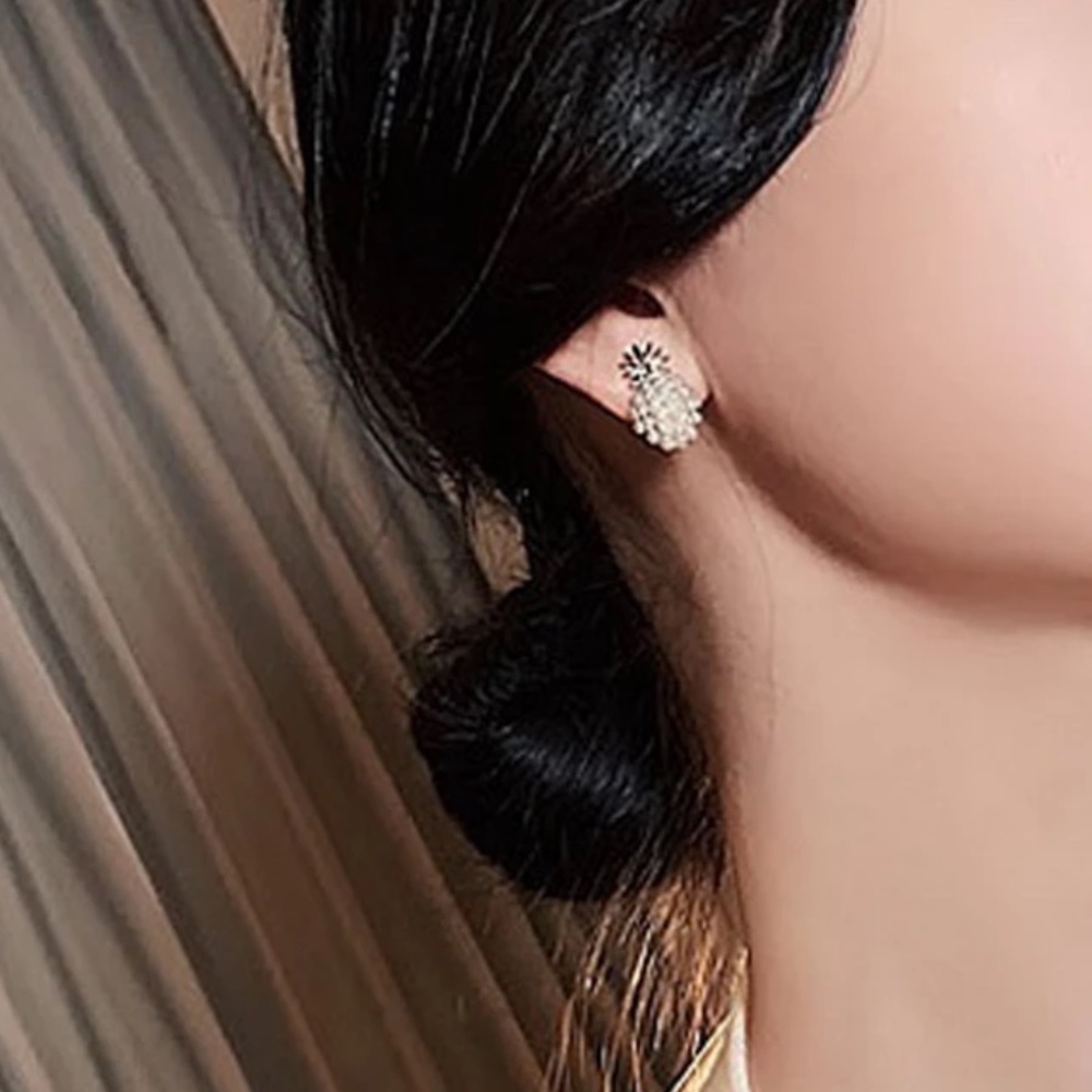 🍍 Pineapple Pearlized Elegant Stud Earrings 🍍 - Picture 2 of 2